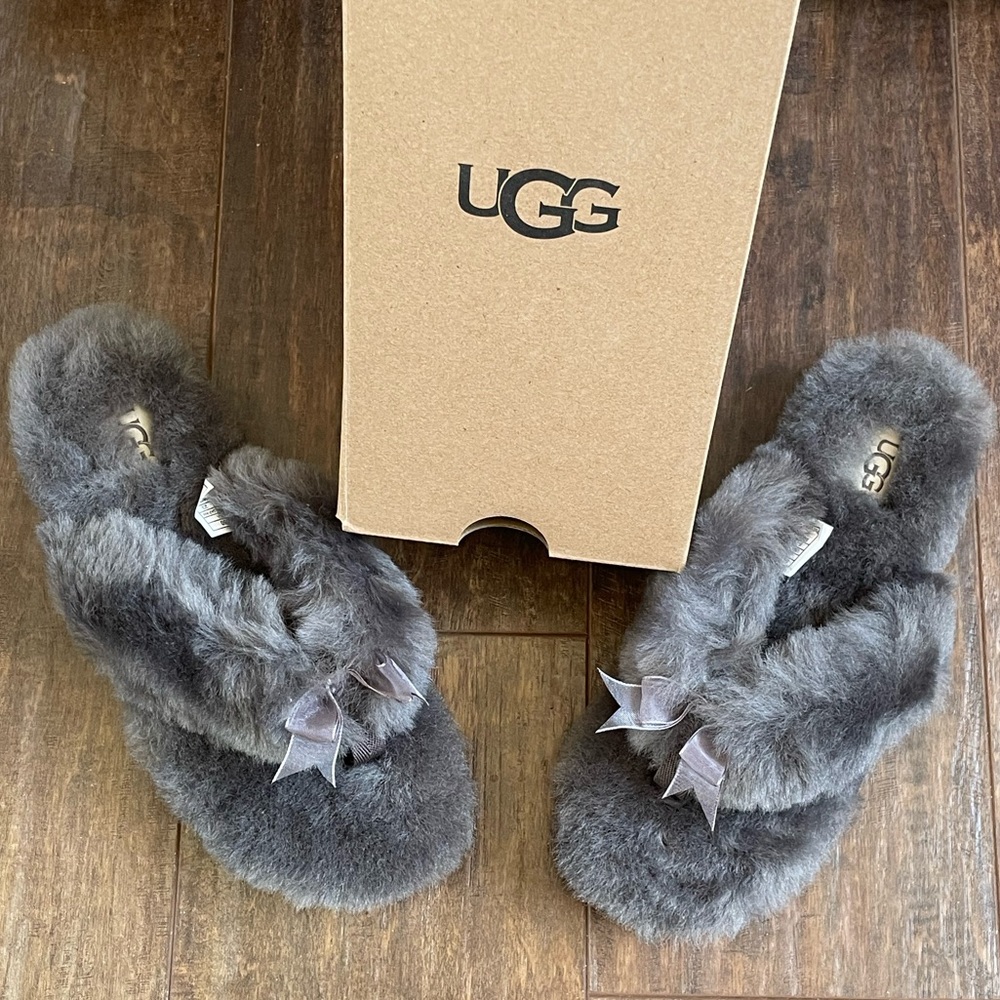 UGG NWT W Fluff Flip Flip III Grey